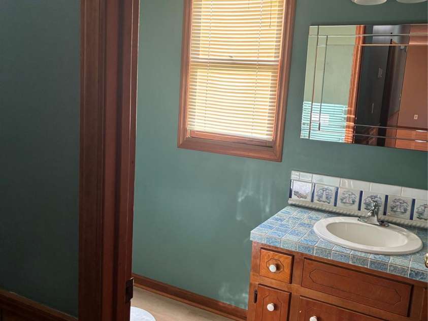 1008 Hopedale Drive, Lenoir, NC 28645.  MLS# CAR4418081, YatesRealty ID 46686. GUEST RESTROOM