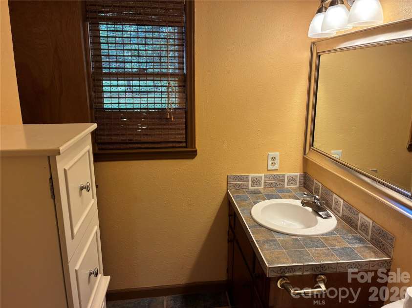 1008 Hopedale Drive, Lenoir, NC 28645.  MLS# CAR4418081, YatesRealty ID 46686. MAIN RESTROOM