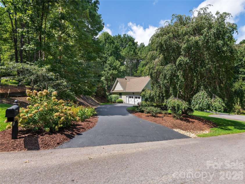 314 Summerset Drive, Clyde, NC 28721.  MLS# CAR4417717, YatesRealty ID 46689. 