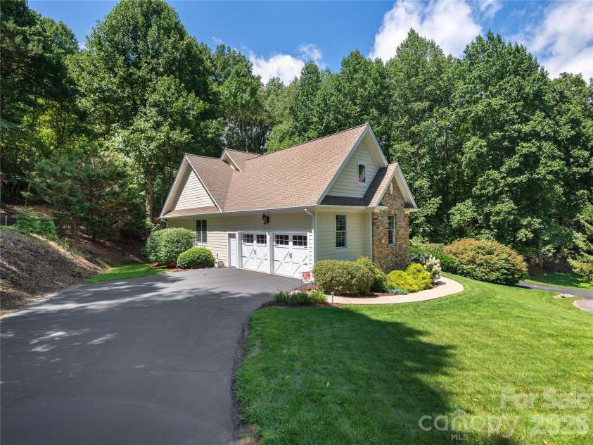 314 Summerset Drive, Clyde, NC 28721.  MLS# CAR4417717, YatesRealty ID 46689. 