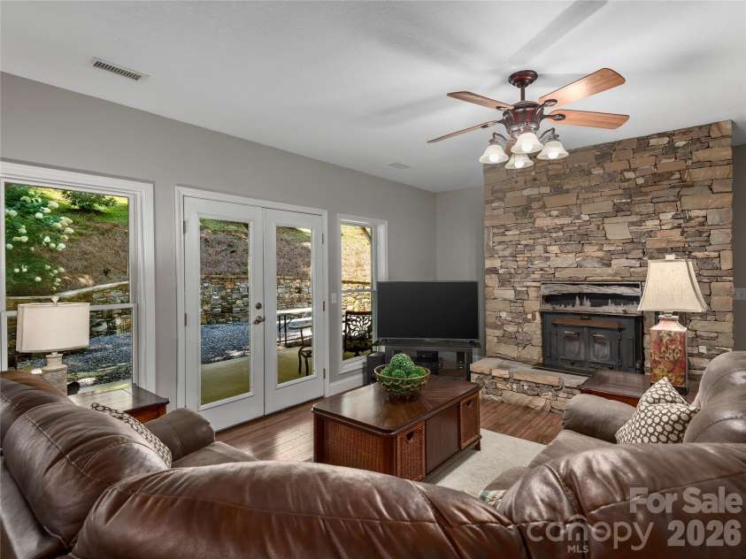 314 Summerset Drive, Clyde, NC 28721.  MLS# CAR4417717, YatesRealty ID 46689. 