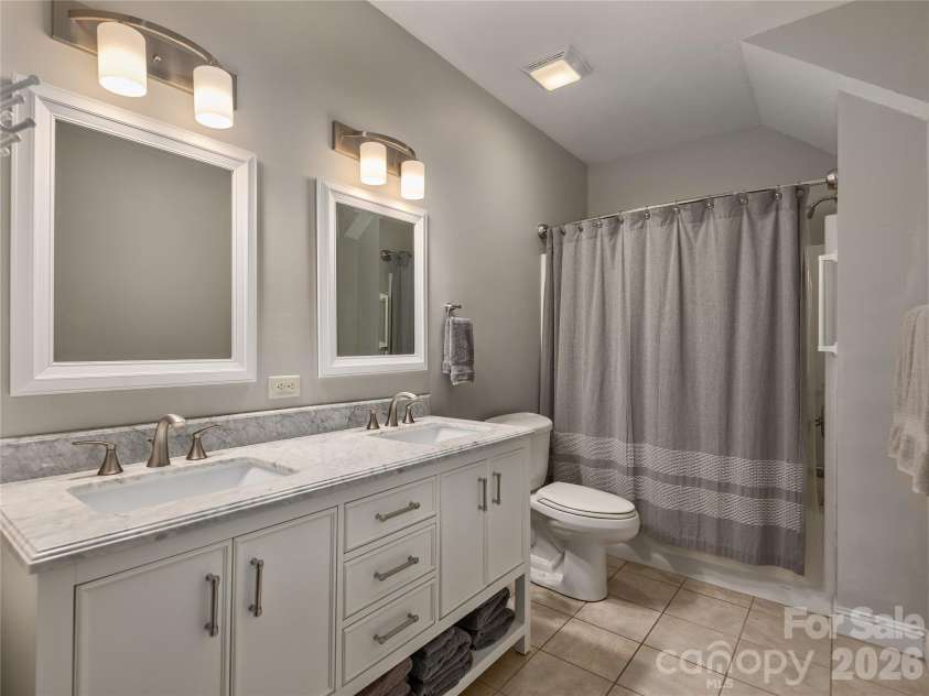 314 Summerset Drive, Clyde, NC 28721.  MLS# CAR4417717, YatesRealty ID 46689. 