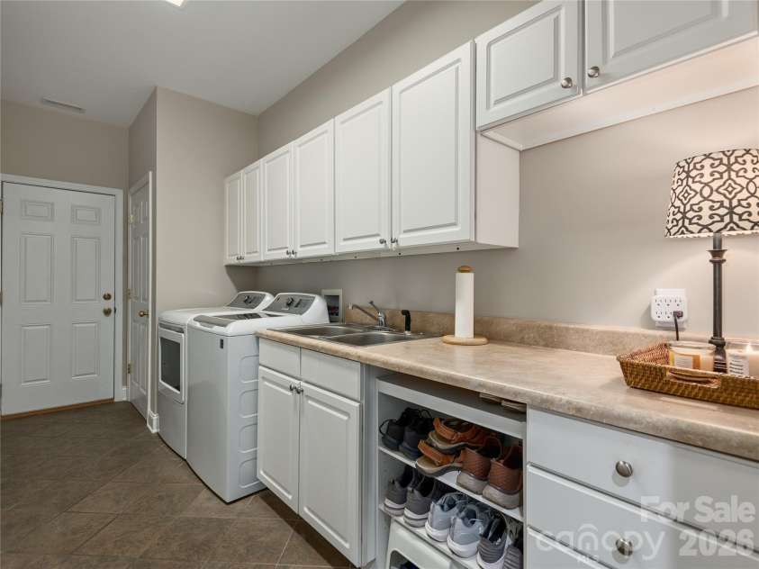 314 Summerset Drive, Clyde, NC 28721.  MLS# CAR4417717, YatesRealty ID 46689. Laundry/Mud Room