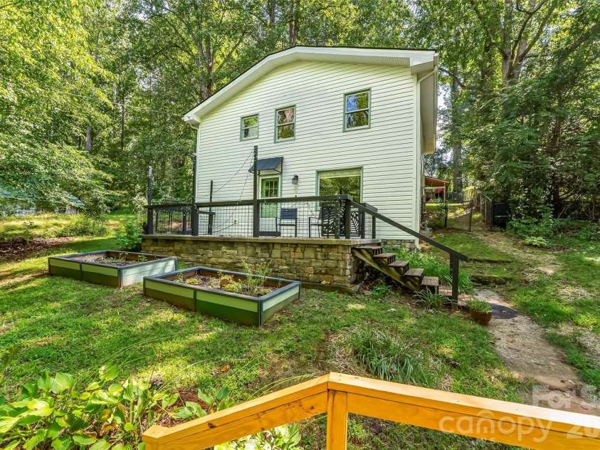 141 Silversteen Drive, Brevard, NC 28712.  MLS# CAR4405756, YatesRealty ID 46690. 