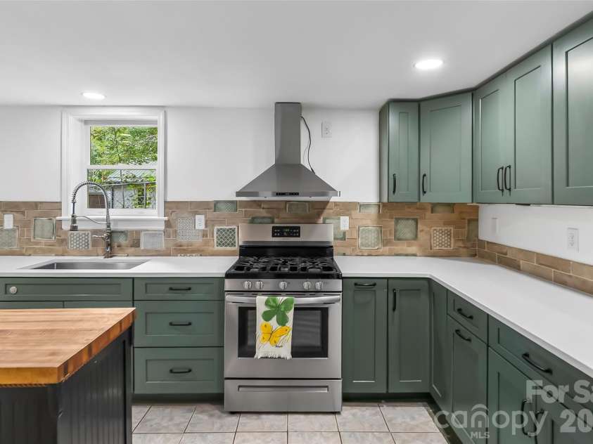 141 Silversteen Drive, Brevard, NC 28712.  MLS# CAR4405756, YatesRealty ID 46690. 