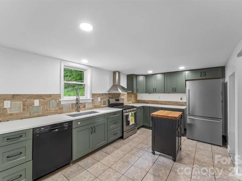 141 Silversteen Drive, Brevard, NC 28712.  MLS# CAR4405756, YatesRealty ID 46690. 