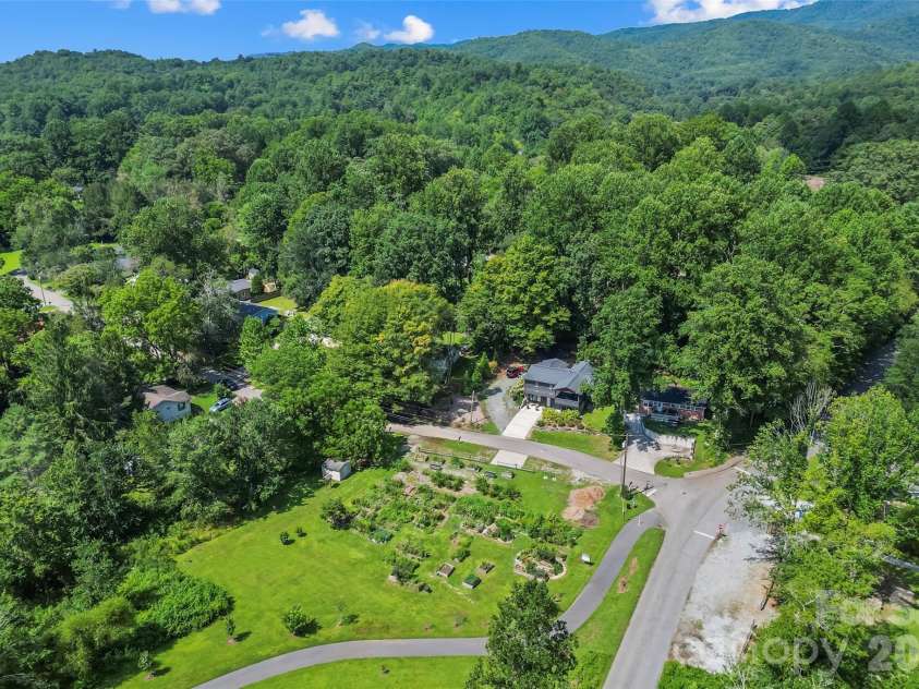 141 Silversteen Drive, Brevard, NC 28712.  MLS# CAR4405756, YatesRealty ID 46690. 