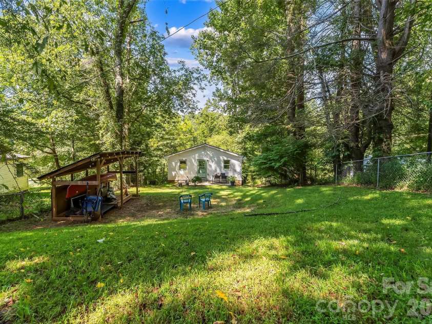 141 Silversteen Drive, Brevard, NC 28712.  MLS# CAR4405756, YatesRealty ID 46690. 
