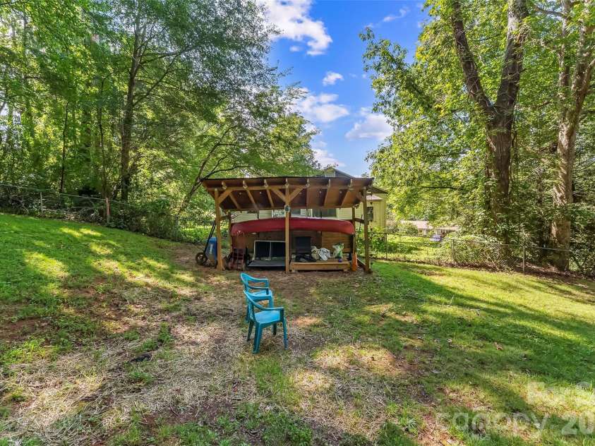 141 Silversteen Drive, Brevard, NC 28712.  MLS# CAR4405756, YatesRealty ID 46690. 