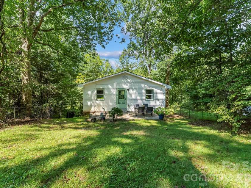 141 Silversteen Drive, Brevard, NC 28712.  MLS# CAR4405756, YatesRealty ID 46690. 