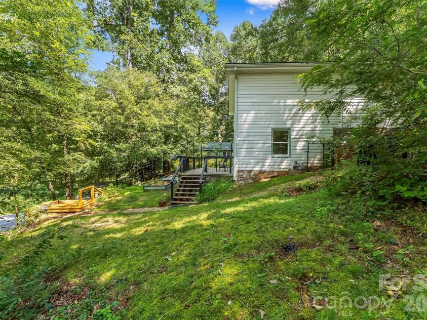 141 Silversteen Drive, Brevard, NC 28712.  MLS# CAR4405756, YatesRealty ID 46690. 