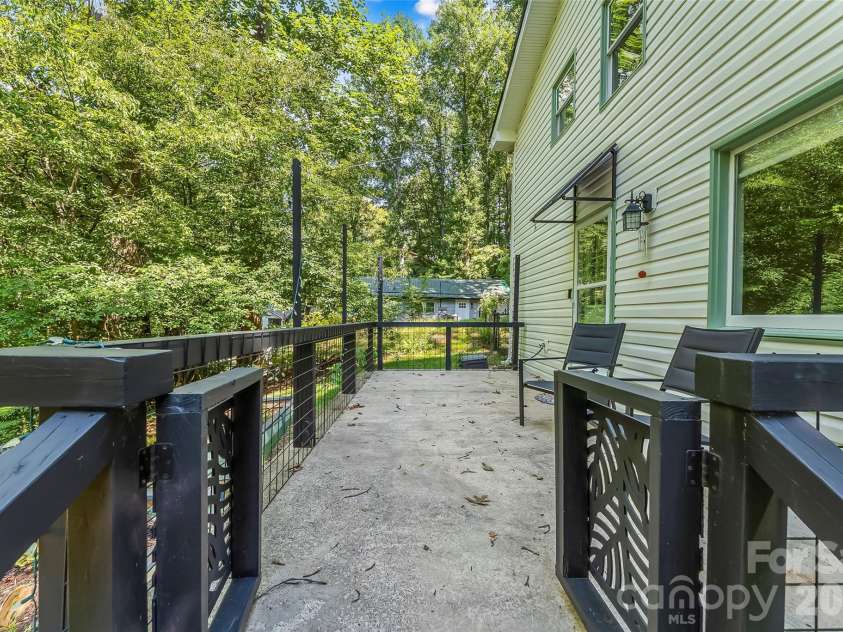 141 Silversteen Drive, Brevard, NC 28712.  MLS# CAR4405756, YatesRealty ID 46690. 