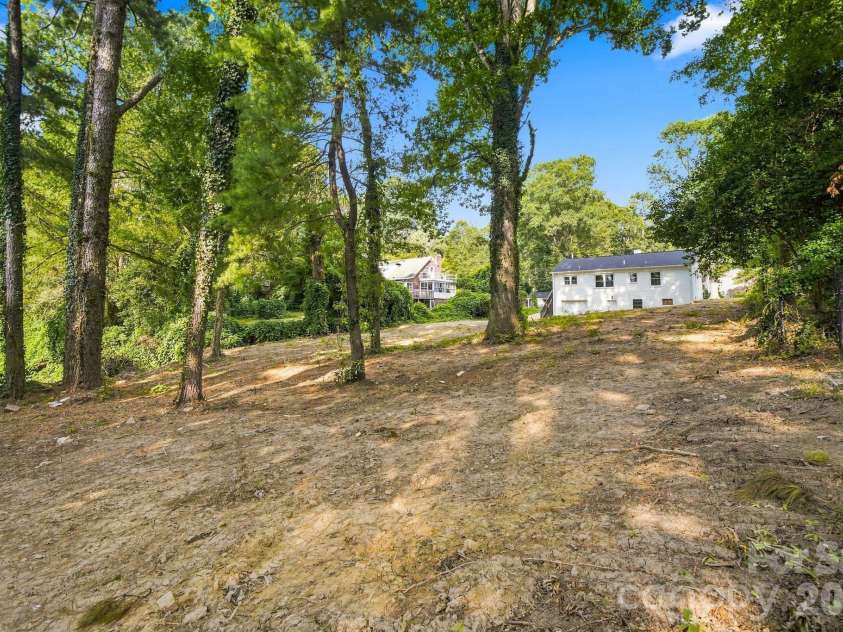 413 Elizabeth Street, Gastonia, NC 28054.  MLS# CAR4417937, YatesRealty ID 46691. Spacious back yard