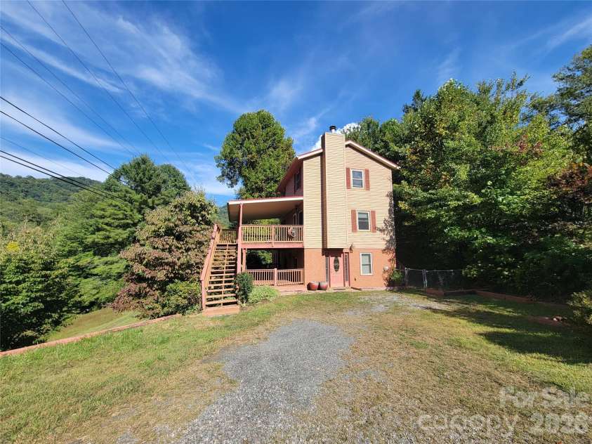 507 Utah Mountain Road, Waynesville, NC 28785.  MLS# CAR4416191, YatesRealty ID 46692. 
