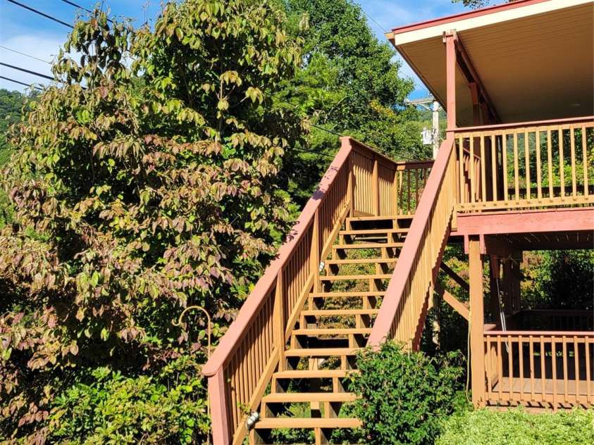 507 Utah Mountain Road, Waynesville, NC 28785.  MLS# CAR4416191, YatesRealty ID 46692. 