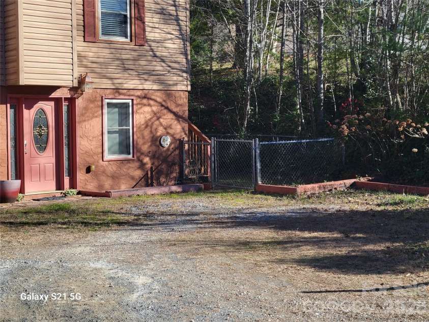 507 Utah Mountain Road, Waynesville, NC 28785.  MLS# CAR4416191, YatesRealty ID 46692. 