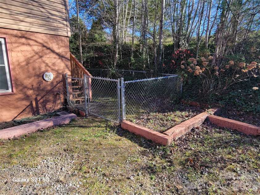 507 Utah Mountain Road, Waynesville, NC 28785.  MLS# CAR4416191, YatesRealty ID 46692. 