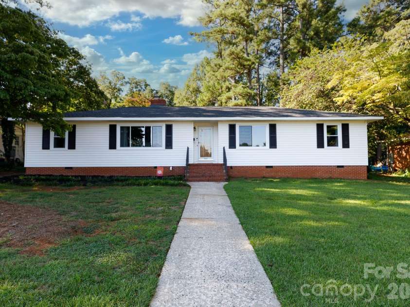 1131 Richmond Drive, Rock Hill, SC 29732.  MLS# CAR4418006, YatesRealty ID 46693. 