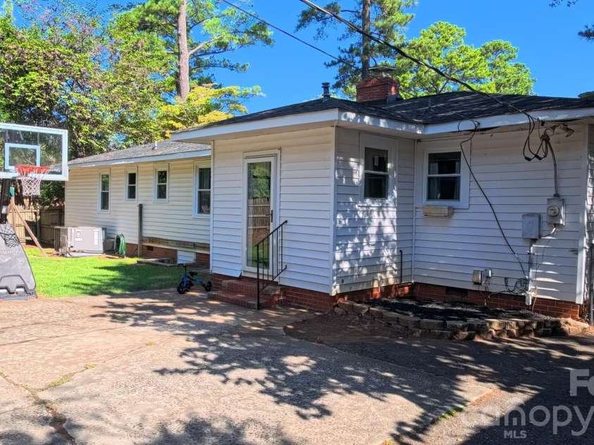 1131 Richmond Drive, Rock Hill, SC 29732.  MLS# CAR4418006, YatesRealty ID 46693. 