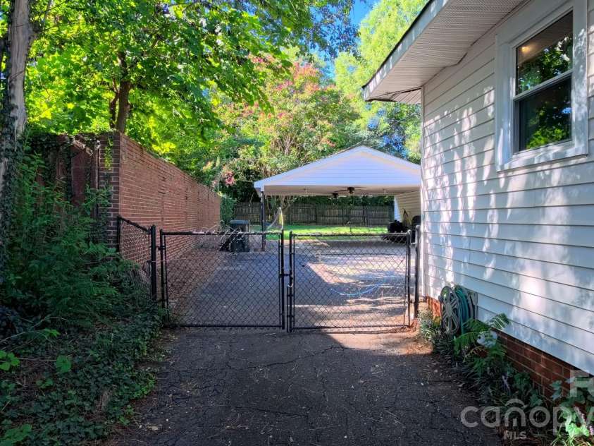 1131 Richmond Drive, Rock Hill, SC 29732.  MLS# CAR4418006, YatesRealty ID 46693. 