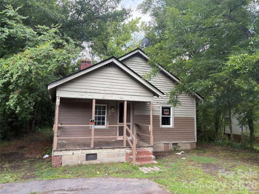 207 Maple Street, Rock Hill, SC 29730.  MLS# CAR4399192, YatesRealty ID 46694. 