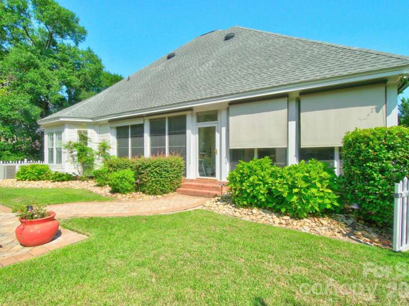 504 Sea Vista Lane, North Myrtle Beach, SC 29582.  MLS# CAR4399859, YatesRealty ID 46696. 