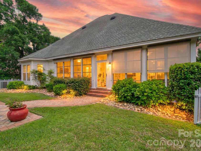 504 Sea Vista Lane, North Myrtle Beach, SC 29582.  MLS# CAR4399859, YatesRealty ID 46696. 