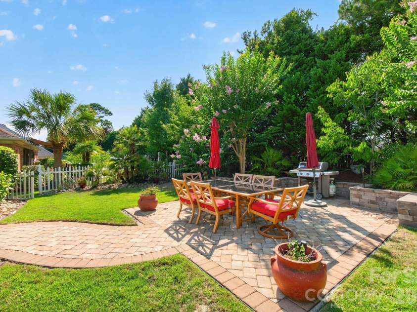 504 Sea Vista Lane, North Myrtle Beach, SC 29582.  MLS# CAR4399859, YatesRealty ID 46696. Private backyard oasis