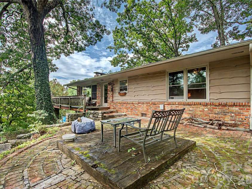 70 Dogwood Drive, Hendersonville, NC 28791.  MLS# CAR4417177, YatesRealty ID 46697. 