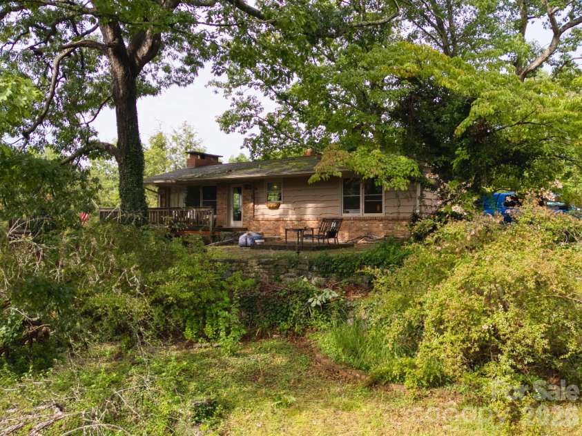 70 Dogwood Drive, Hendersonville, NC 28791.  MLS# CAR4417177, YatesRealty ID 46697. 