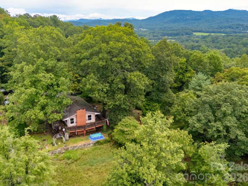 70 Dogwood Drive, Hendersonville, NC 28791.  MLS# CAR4417177, YatesRealty ID 46697. 