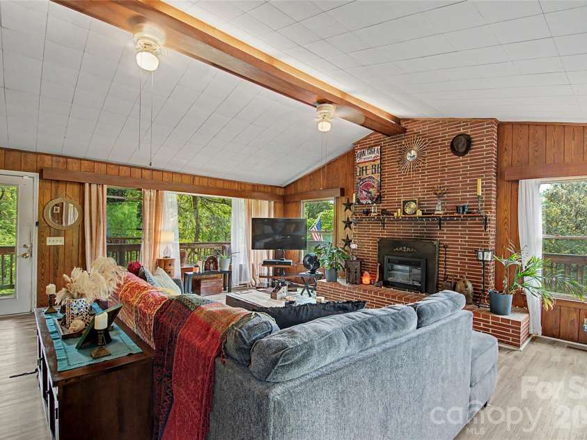 70 Dogwood Drive, Hendersonville, NC 28791.  MLS# CAR4417177, YatesRealty ID 46697. 