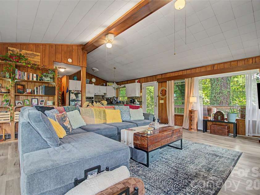 70 Dogwood Drive, Hendersonville, NC 28791.  MLS# CAR4417177, YatesRealty ID 46697. 