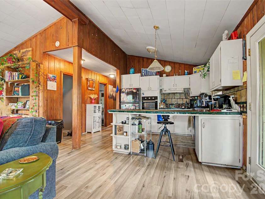 70 Dogwood Drive, Hendersonville, NC 28791.  MLS# CAR4417177, YatesRealty ID 46697. 