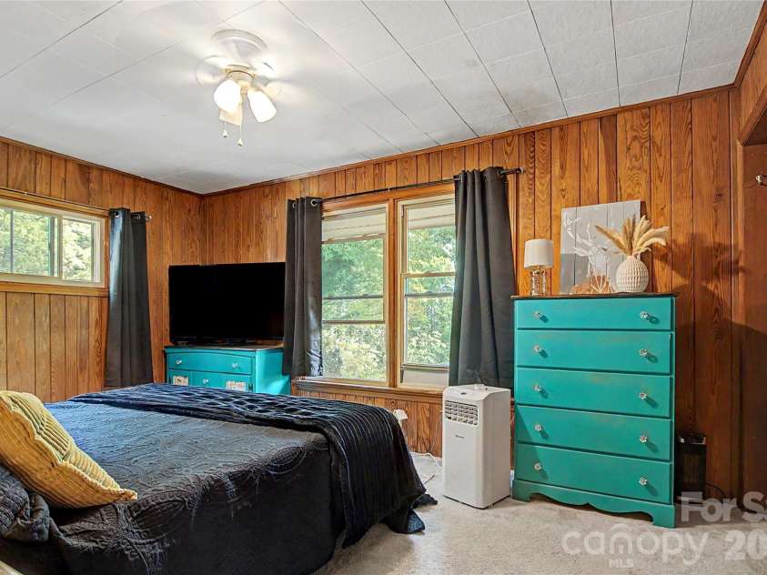 70 Dogwood Drive, Hendersonville, NC 28791.  MLS# CAR4417177, YatesRealty ID 46697. 