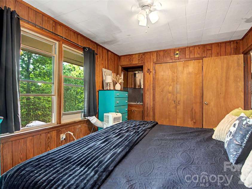 70 Dogwood Drive, Hendersonville, NC 28791.  MLS# CAR4417177, YatesRealty ID 46697. 