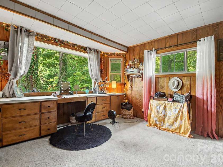 70 Dogwood Drive, Hendersonville, NC 28791.  MLS# CAR4417177, YatesRealty ID 46697. 