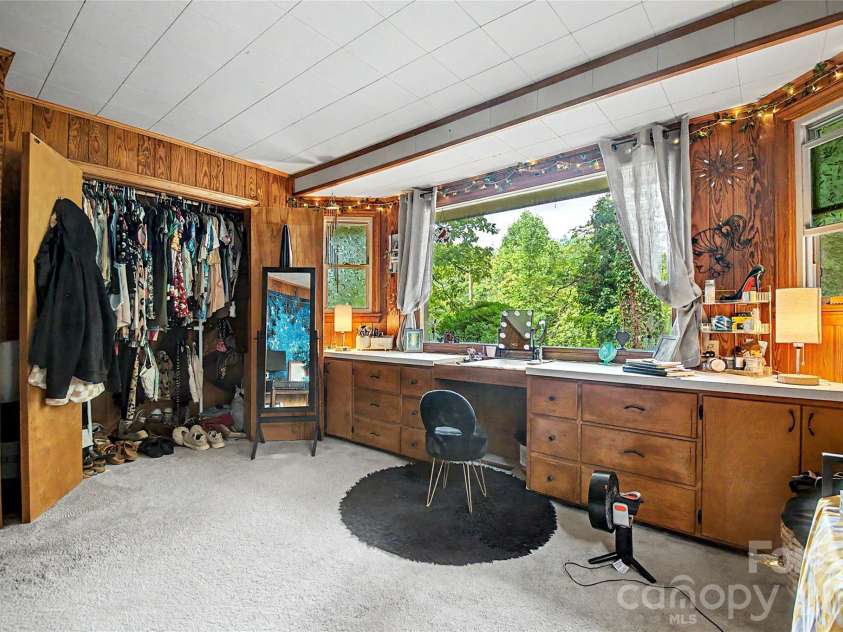 70 Dogwood Drive, Hendersonville, NC 28791.  MLS# CAR4417177, YatesRealty ID 46697. 
