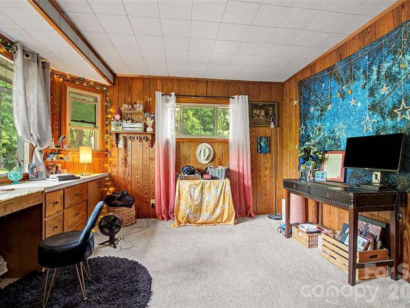 70 Dogwood Drive, Hendersonville, NC 28791.  MLS# CAR4417177, YatesRealty ID 46697. 