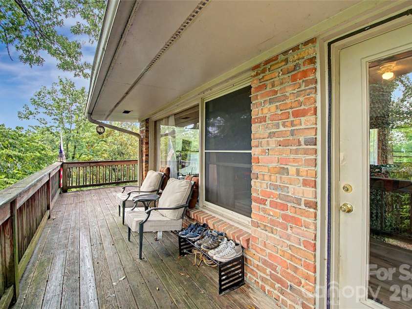 70 Dogwood Drive, Hendersonville, NC 28791.  MLS# CAR4417177, YatesRealty ID 46697. 
