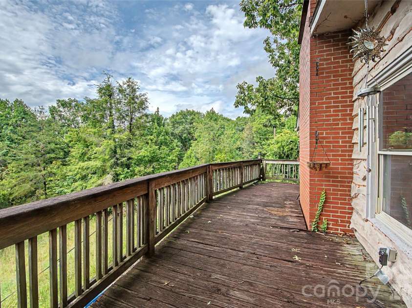 70 Dogwood Drive, Hendersonville, NC 28791.  MLS# CAR4417177, YatesRealty ID 46697. 