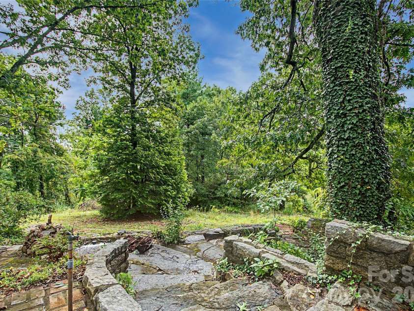 70 Dogwood Drive, Hendersonville, NC 28791.  MLS# CAR4417177, YatesRealty ID 46697. 
