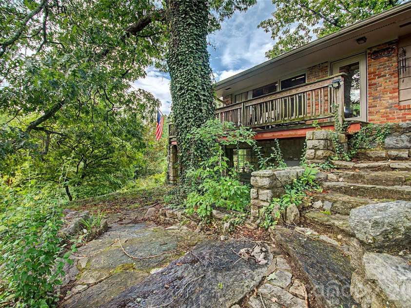 70 Dogwood Drive, Hendersonville, NC 28791.  MLS# CAR4417177, YatesRealty ID 46697. 