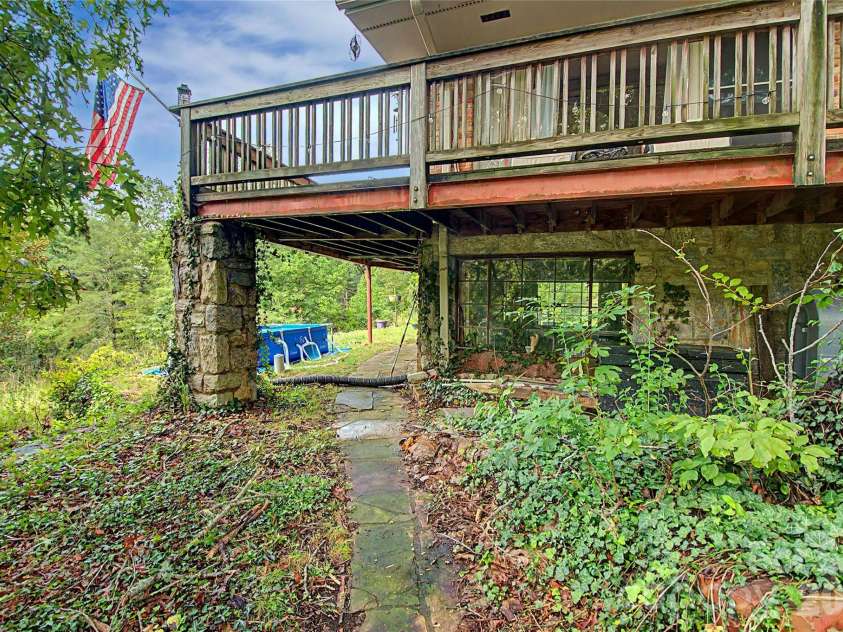 70 Dogwood Drive, Hendersonville, NC 28791.  MLS# CAR4417177, YatesRealty ID 46697. 