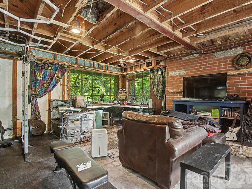 70 Dogwood Drive, Hendersonville, NC 28791.  MLS# CAR4417177, YatesRealty ID 46697. 