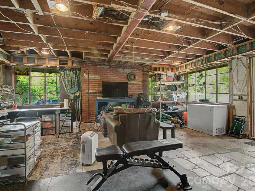 70 Dogwood Drive, Hendersonville, NC 28791.  MLS# CAR4417177, YatesRealty ID 46697. 