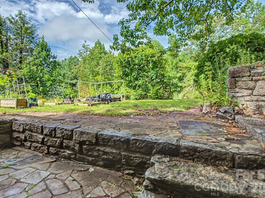 70 Dogwood Drive, Hendersonville, NC 28791.  MLS# CAR4417177, YatesRealty ID 46697. 