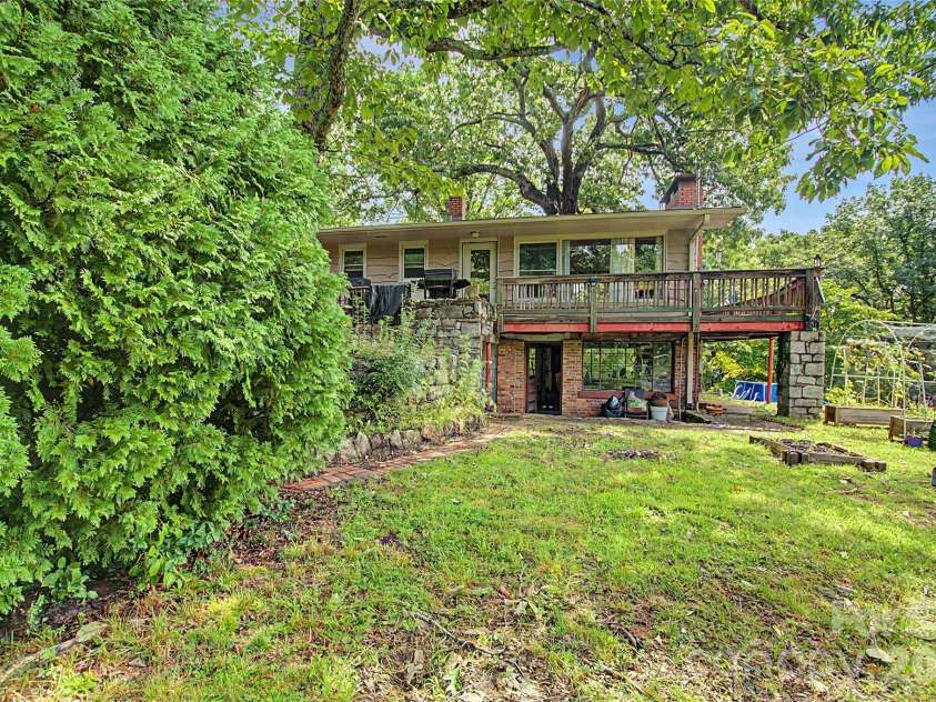 70 Dogwood Drive, Hendersonville, NC 28791.  MLS# CAR4417177, YatesRealty ID 46697. 