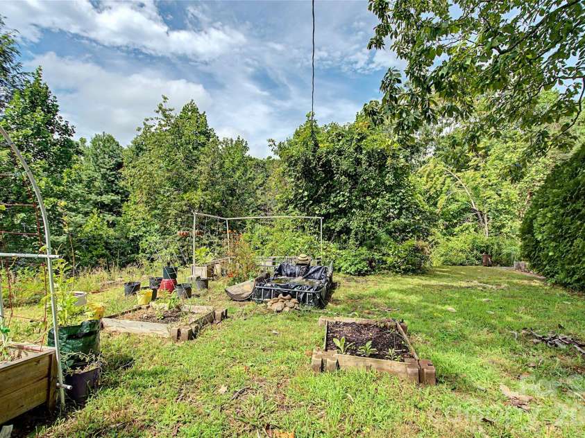 70 Dogwood Drive, Hendersonville, NC 28791.  MLS# CAR4417177, YatesRealty ID 46697. 