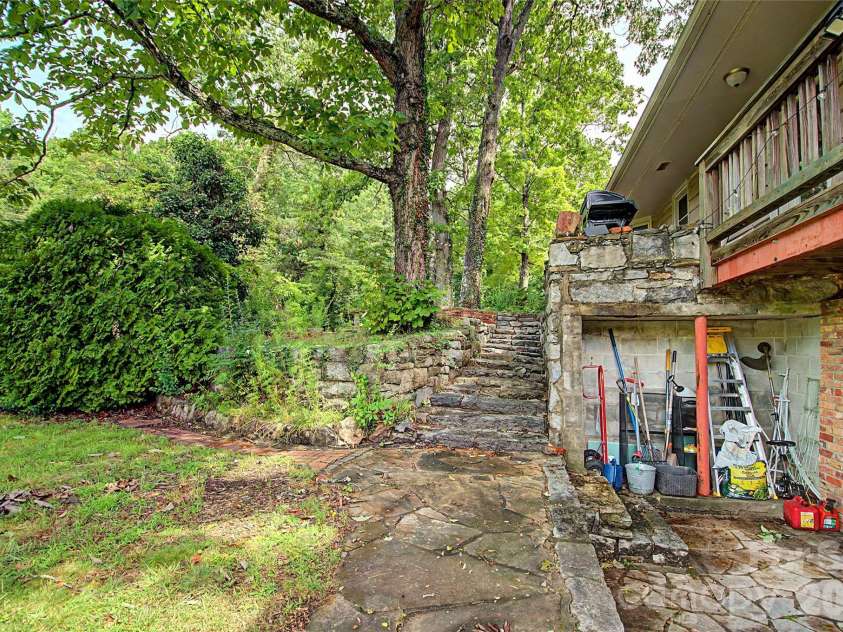 70 Dogwood Drive, Hendersonville, NC 28791.  MLS# CAR4417177, YatesRealty ID 46697. 